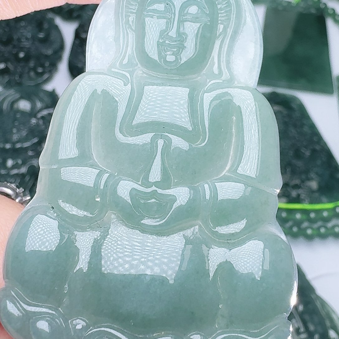 翡翠未镶嵌颈饰天然的A货翡翠多样性发其一 