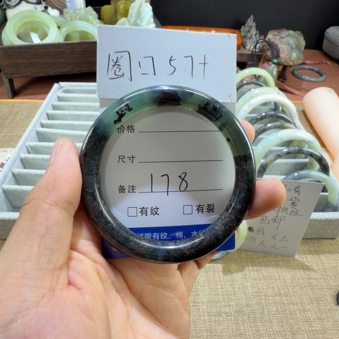 蛇纹石玉未镶嵌手镯