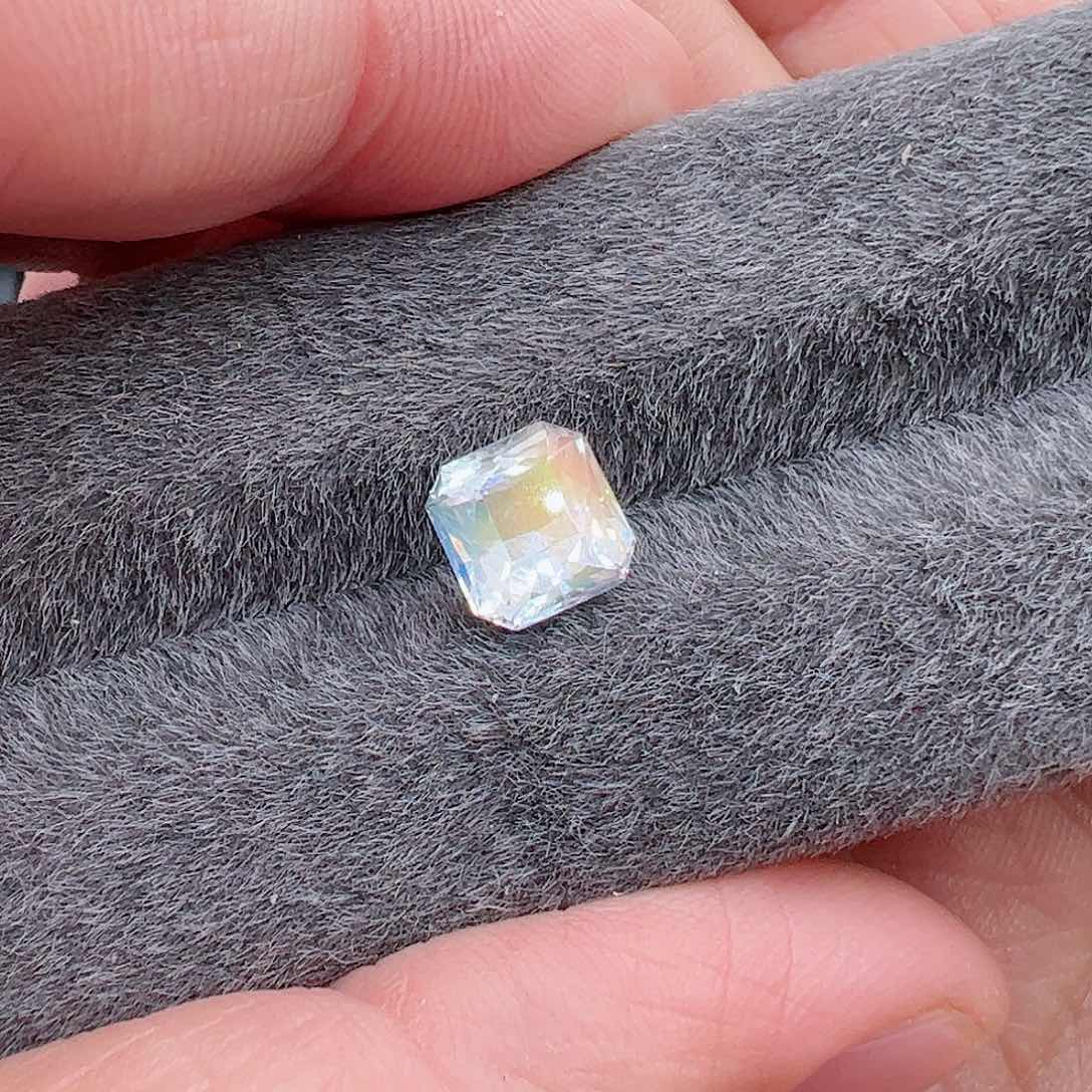 月光石裸石未镶嵌_****_2.04克拉