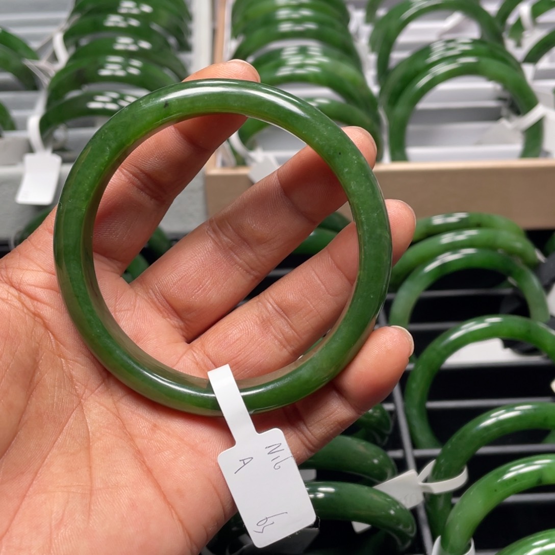 和田玉（碧玉）未镶嵌手镯