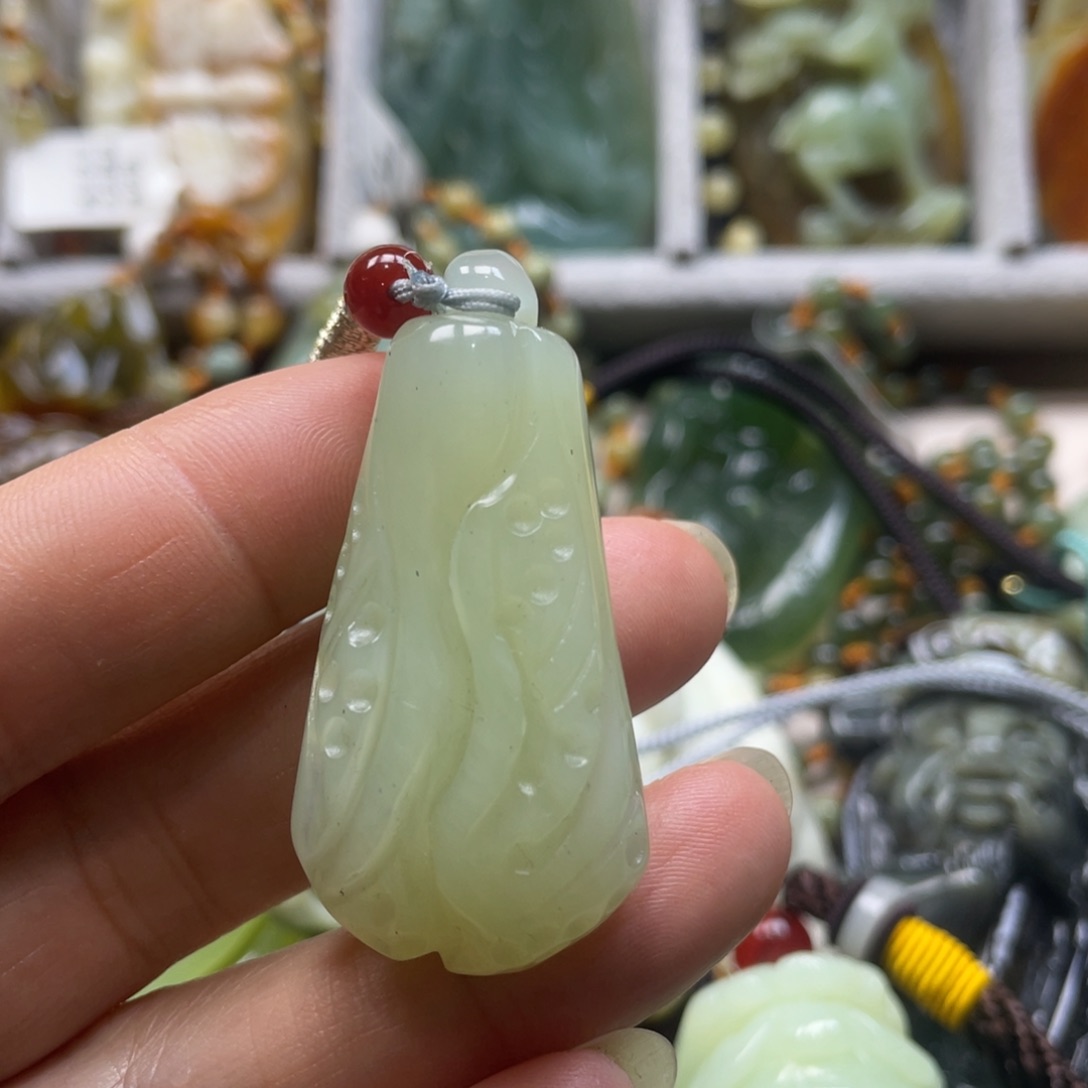 岫玉颈饰未镶嵌吊坠