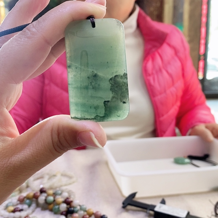 密玉（石英质玉）颈饰未镶嵌