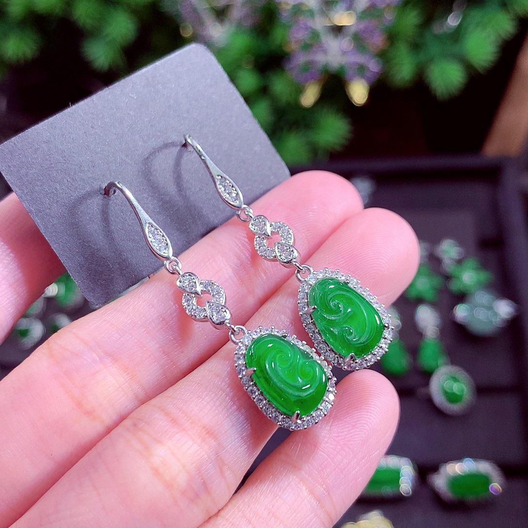 颈饰未镶嵌翡翠天然