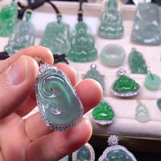 翡翠颈饰银S925镶嵌翡翠