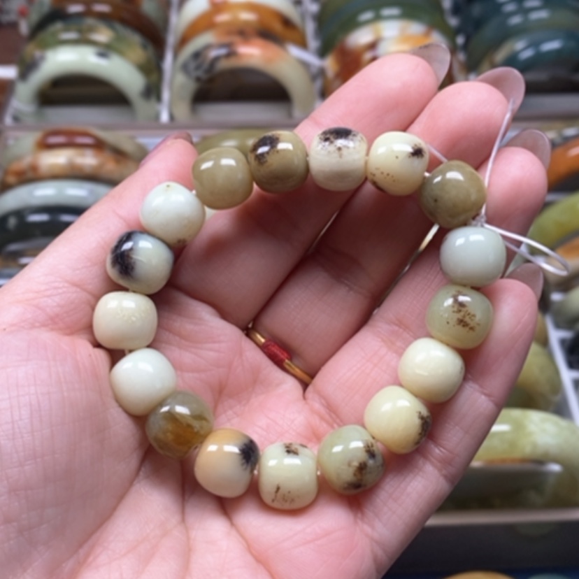 【闪购商品】蛇纹石玉手镯未镶嵌