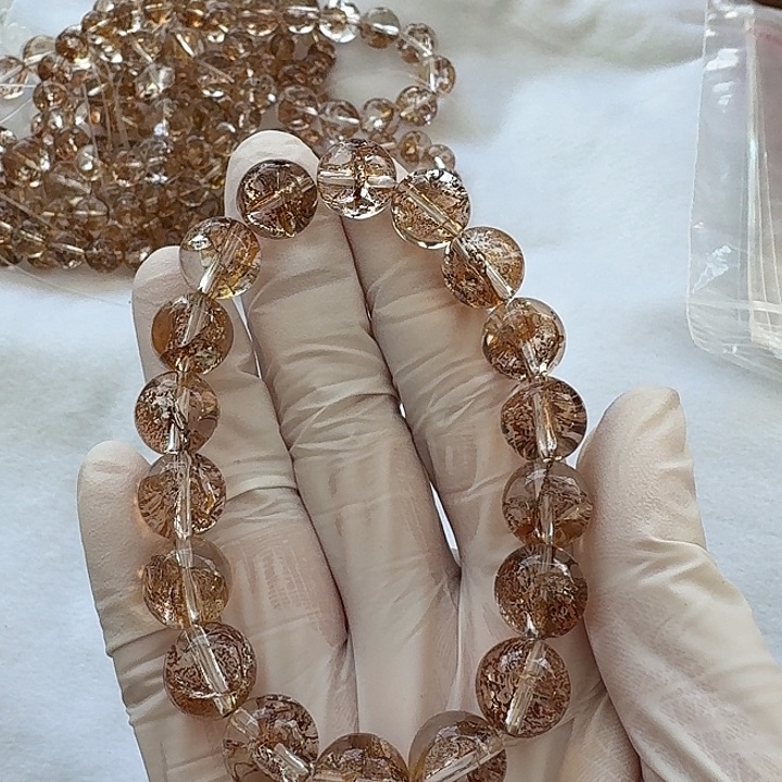 未镶嵌手链水晶非***?