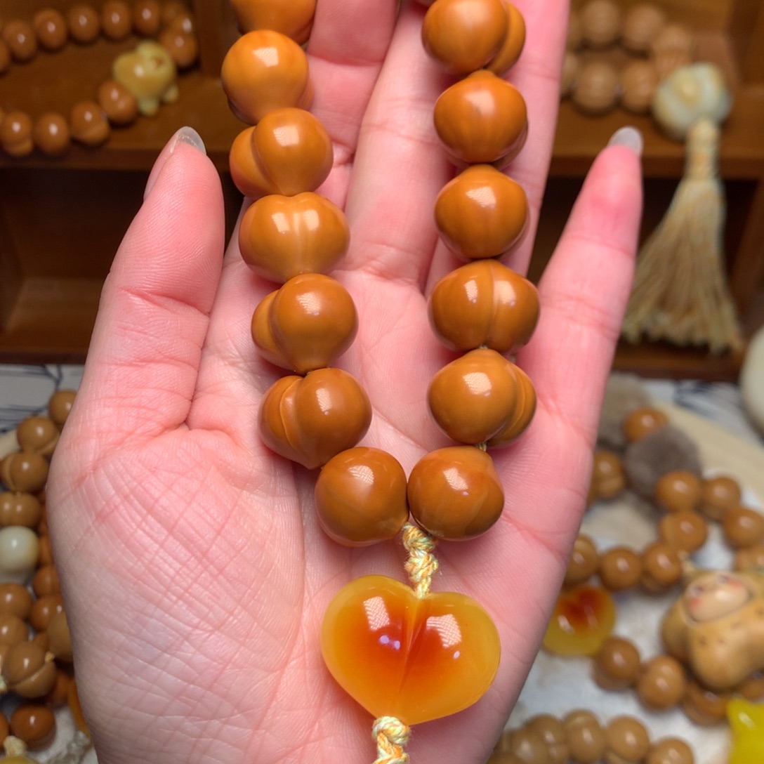 猴头核桃把件17玻璃底屁桃手持爱心