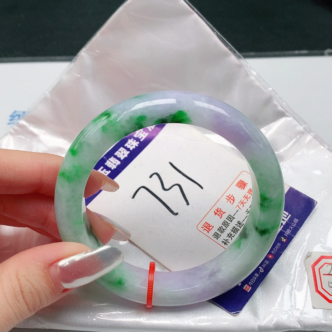 翡翠手镯未镶嵌翡翠手镯