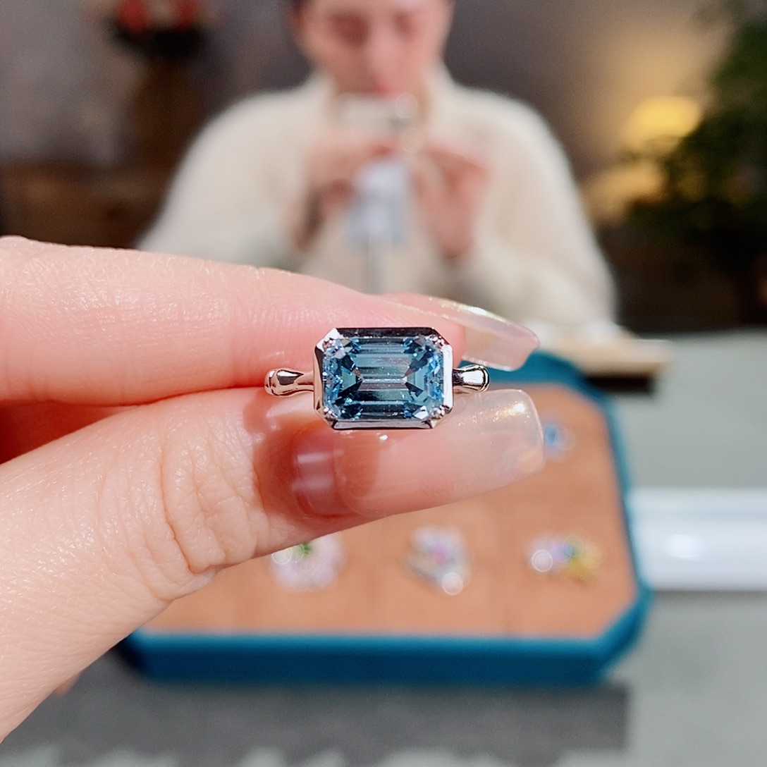 海蓝宝石戒圈18K金镶嵌2.59ct