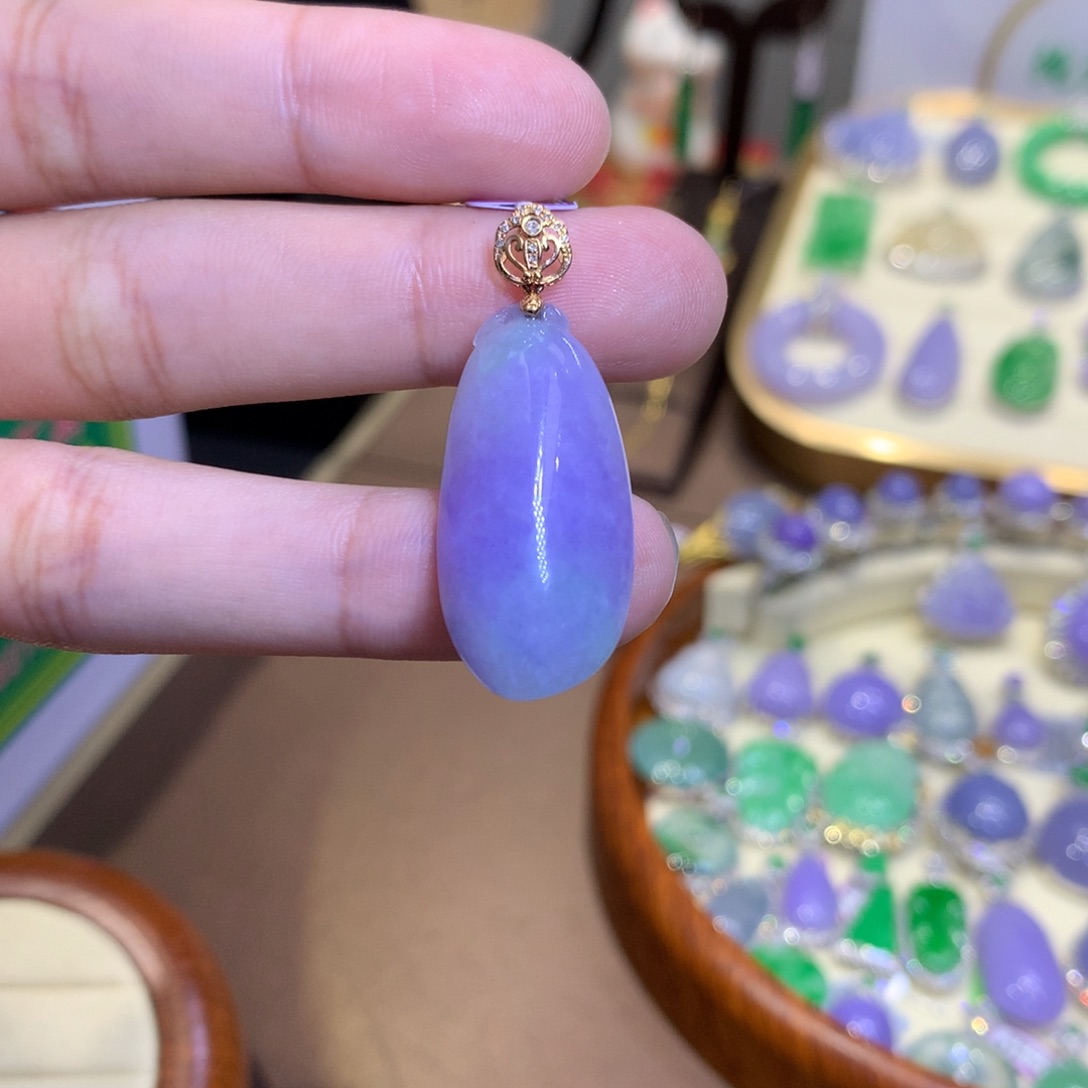 翡翠18K金镶嵌颈饰翡翠