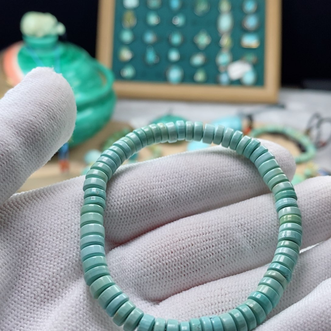 绿松石颈饰未镶嵌