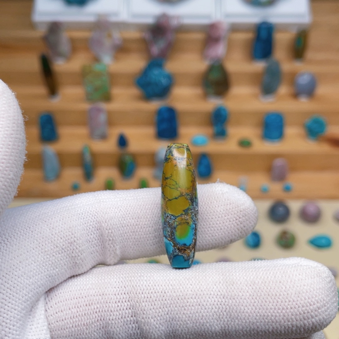 绿松石未镶嵌颈饰