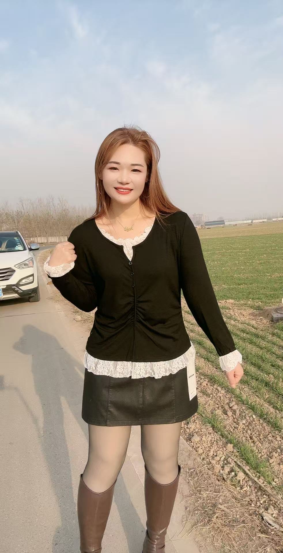 LN-2576款蕾丝拼接褶皱收腰上衣