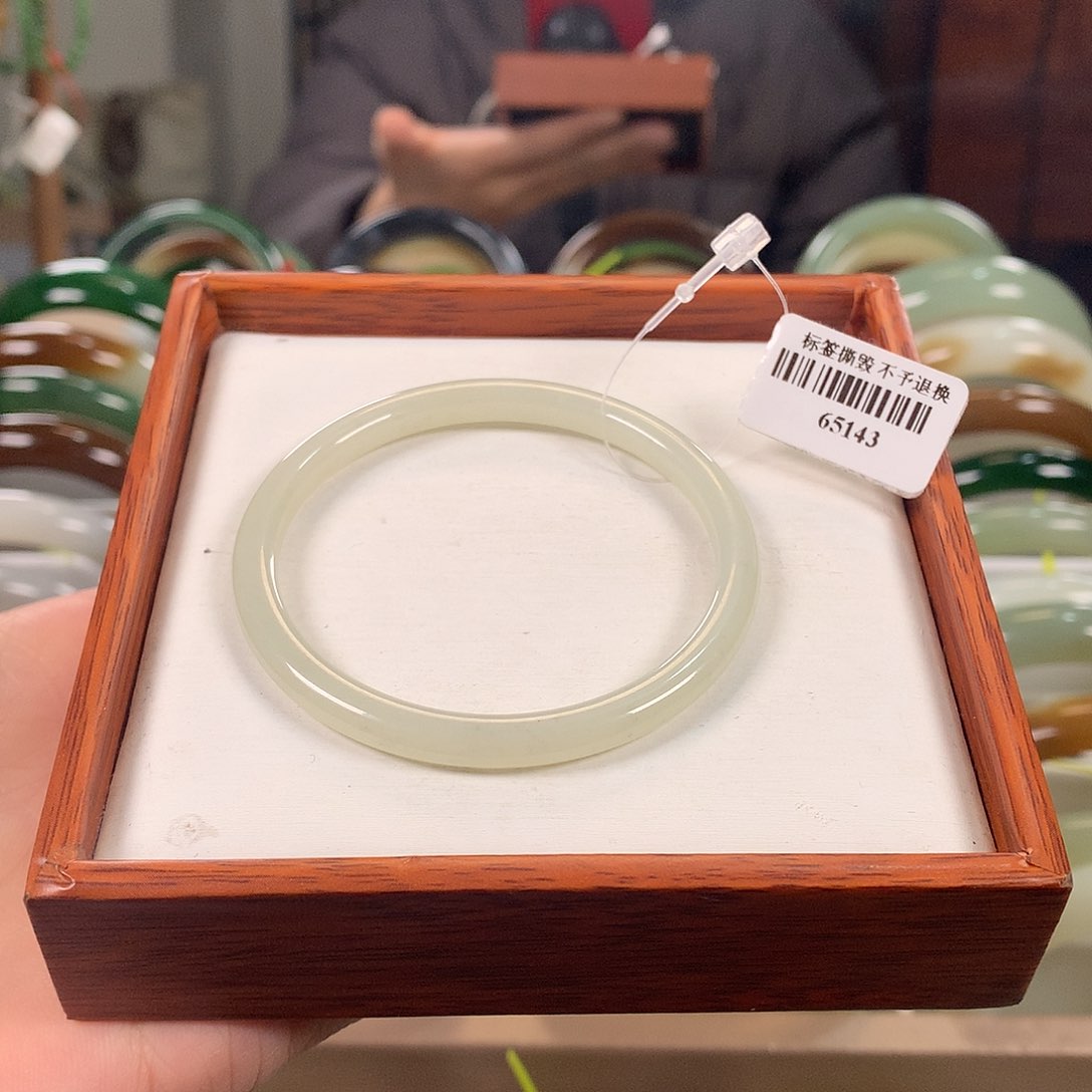 和田玉手镯未镶嵌50/51