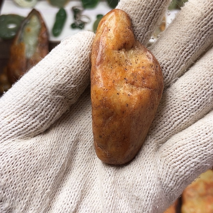 岫岩河磨玉（透闪石质玉）颈饰未镶嵌