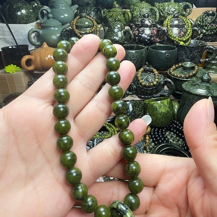 蛇纹石玉未镶嵌珠宝半成品藏玉药王石福利款1.0手持