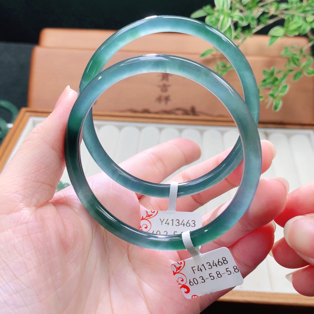 未镶嵌手镯（圆镯）翡翠