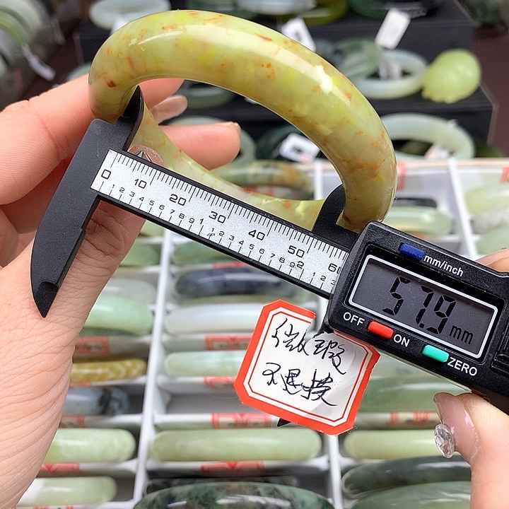 蛇纹石玉手镯未镶嵌868