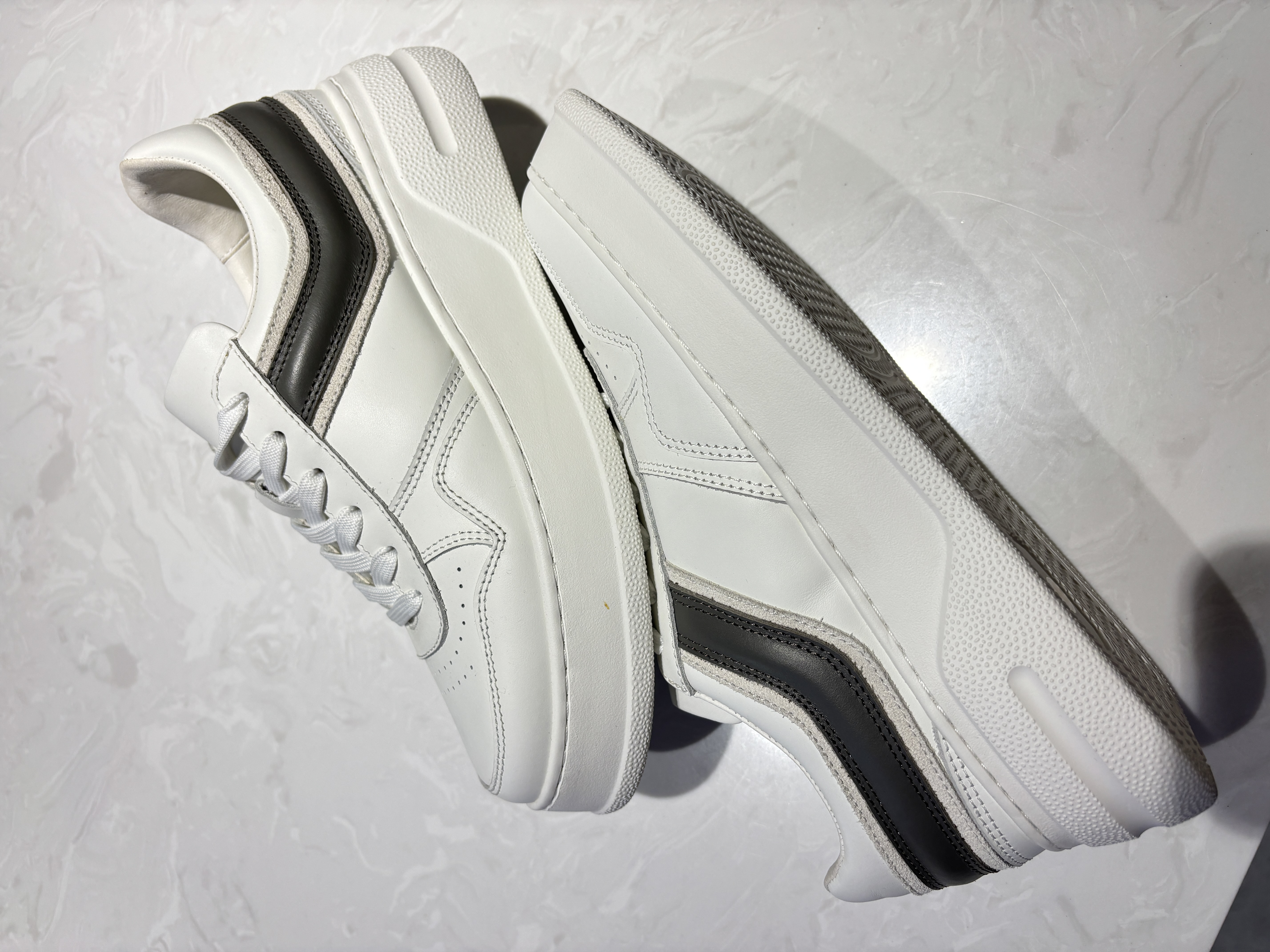 男士进口胎牛皮板鞋白色百搭时尚系带