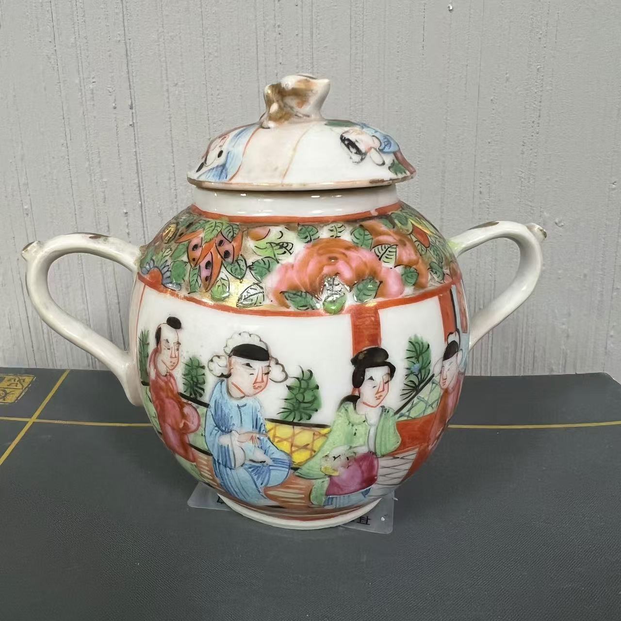 F620 清光绪广彩开窗人物故事纹双耳