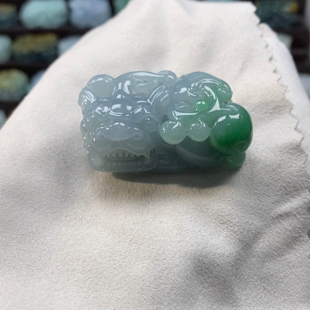 翡翠未镶嵌颈饰天然翡翠吊坠貔貅