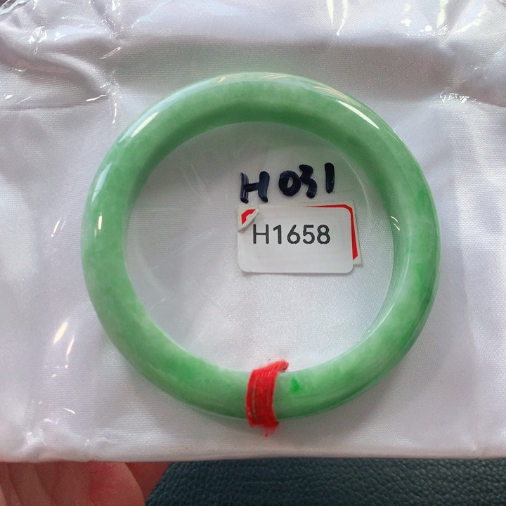 翡翠手镯未镶嵌天然翡翠手镯