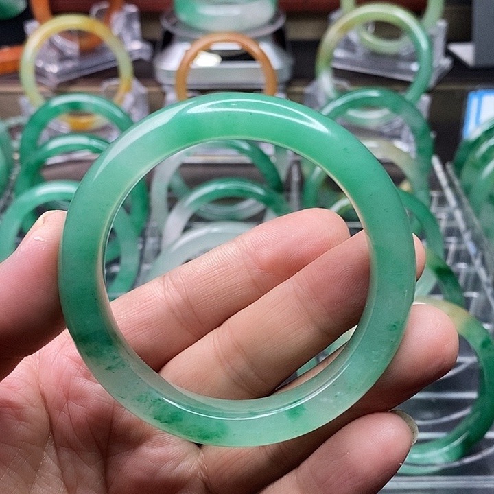 石英质玉手镯未镶嵌