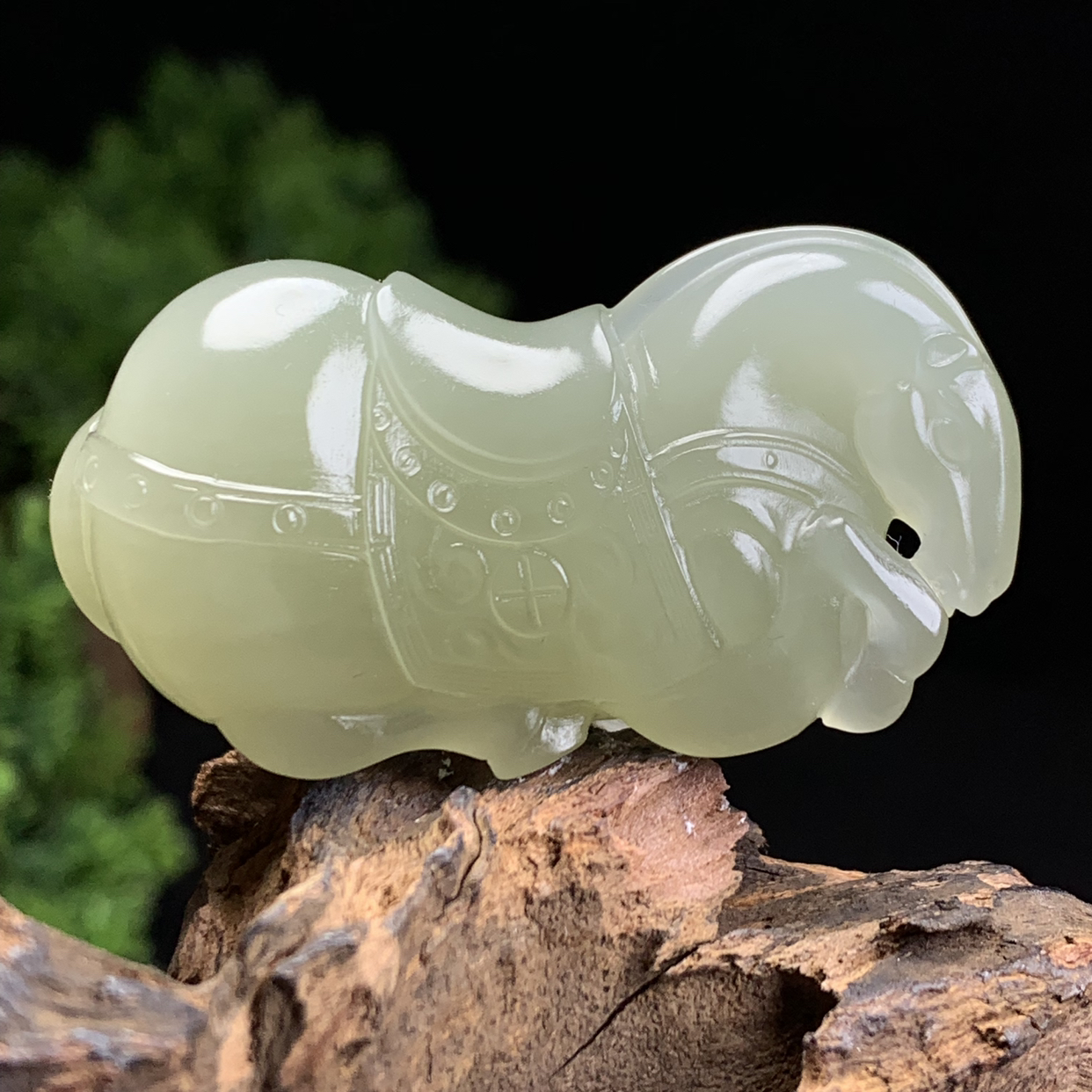 天然和田玉马吊坠尺寸56*24*28重量54克