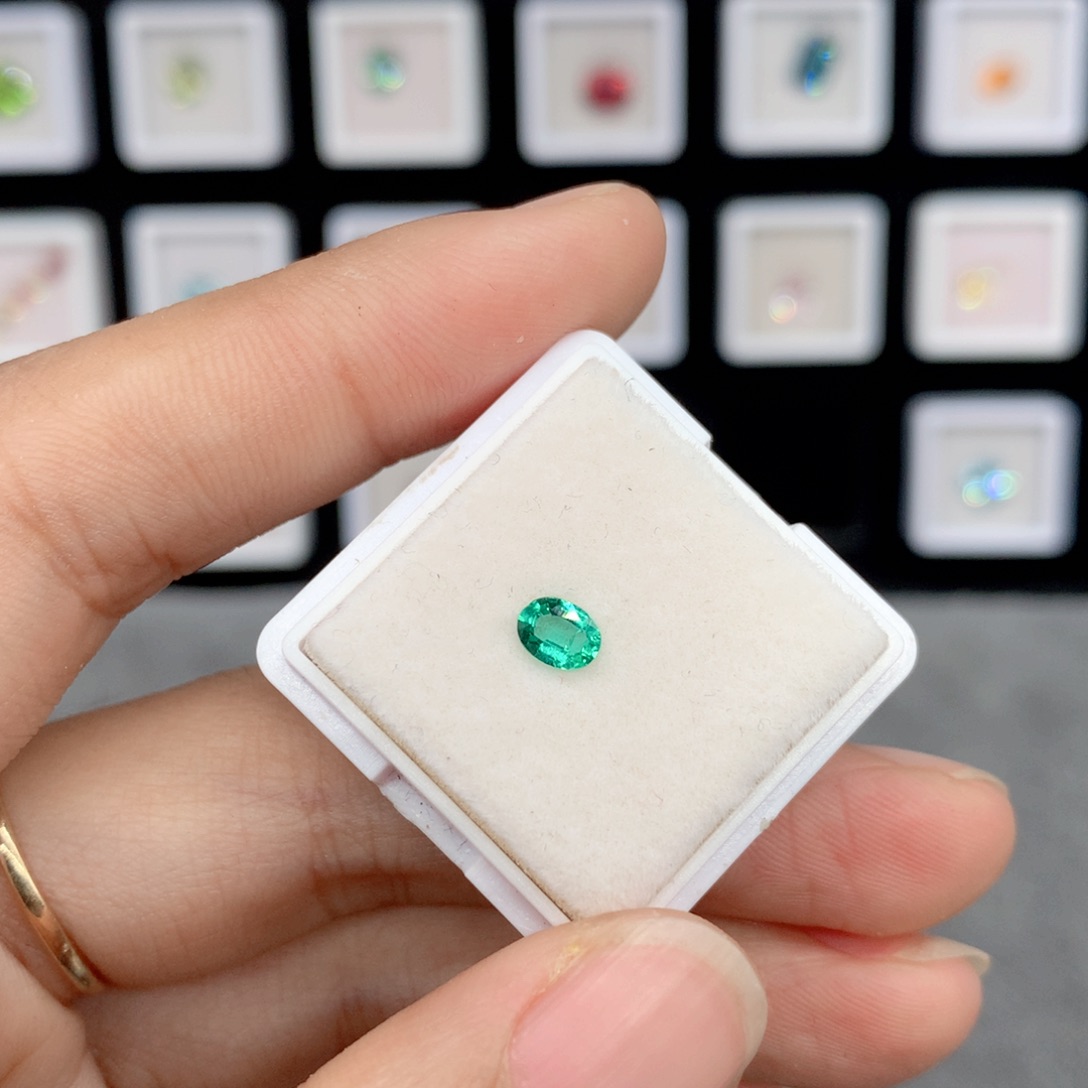 祖母绿裸石未镶嵌