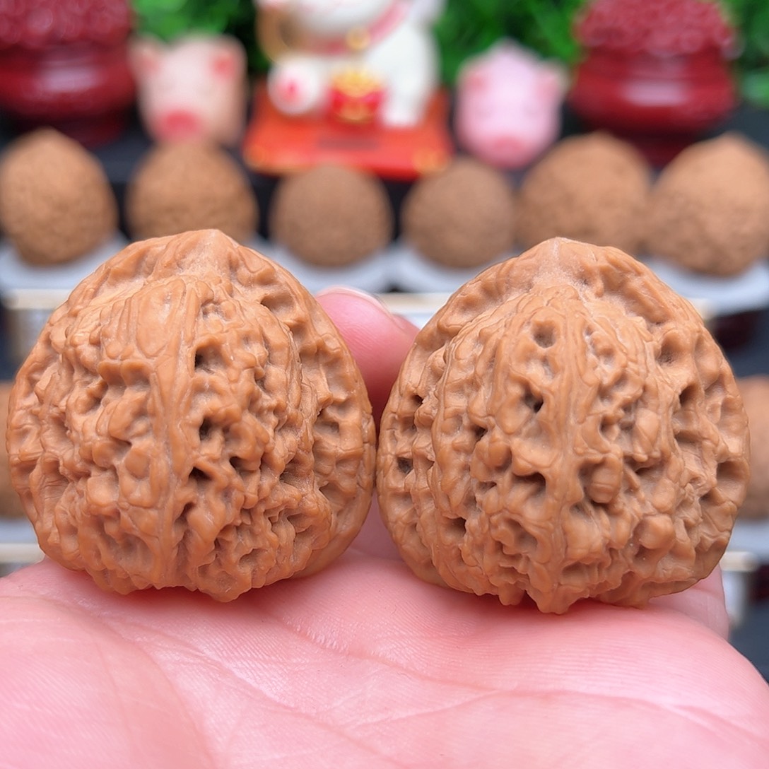 文玩核桃把件山区大三角南疆石，尺寸42