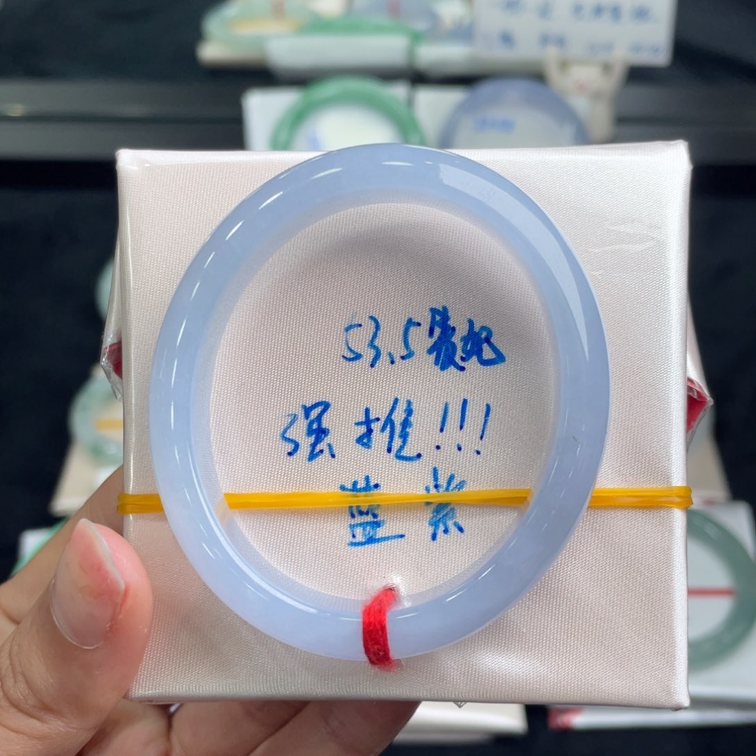 翡翠手镯未镶嵌翡翠手镯