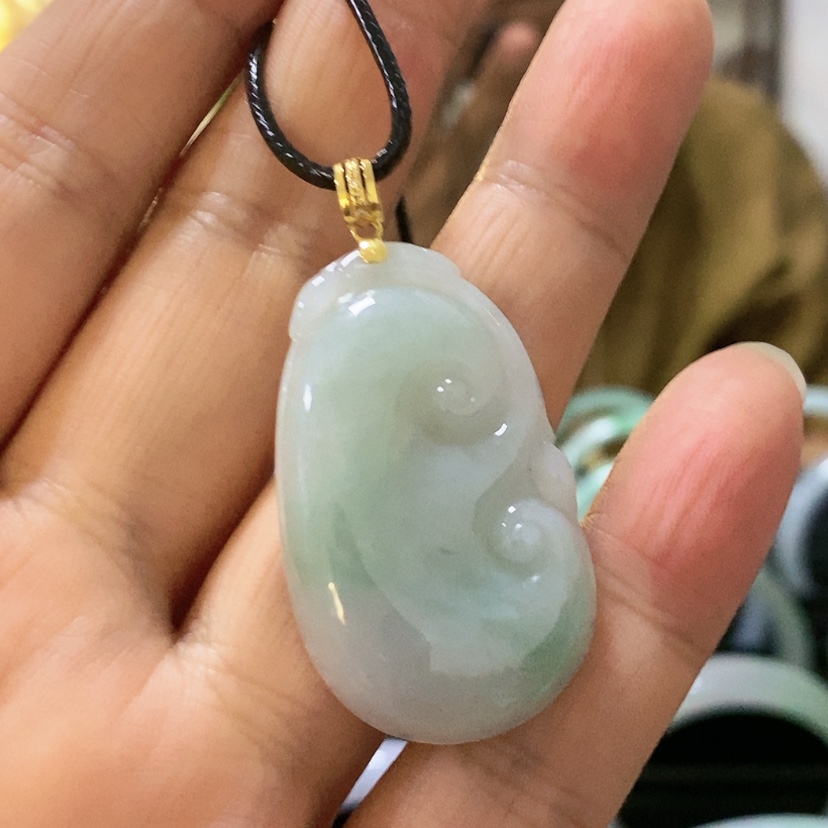 【闪购商品】颈饰18K金镶嵌翡翠