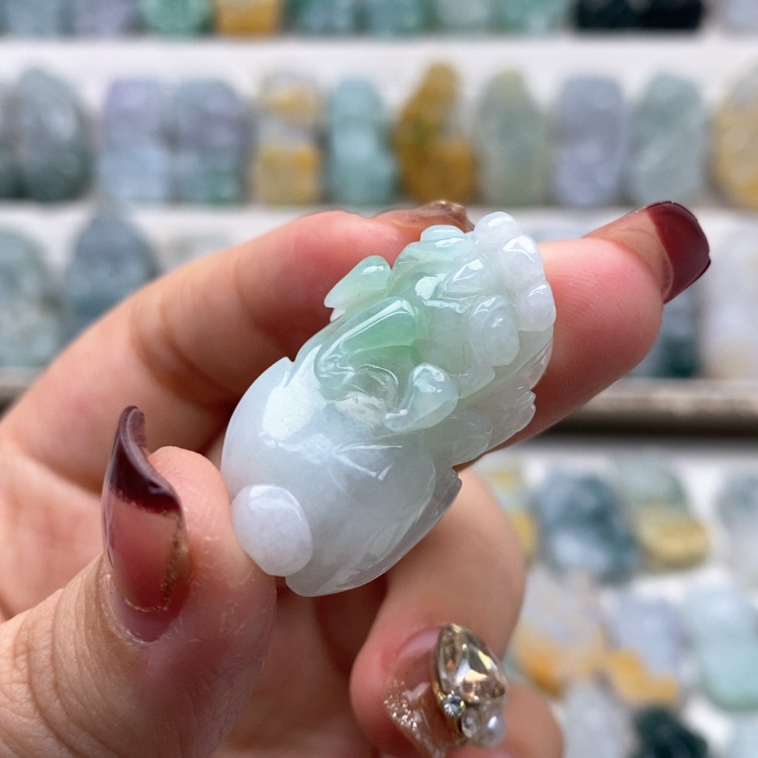 翡翠吊坠(赠链)未镶嵌