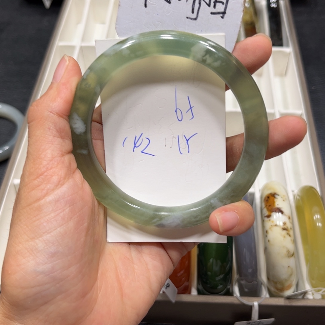 未镶嵌蛇纹石玉手镯