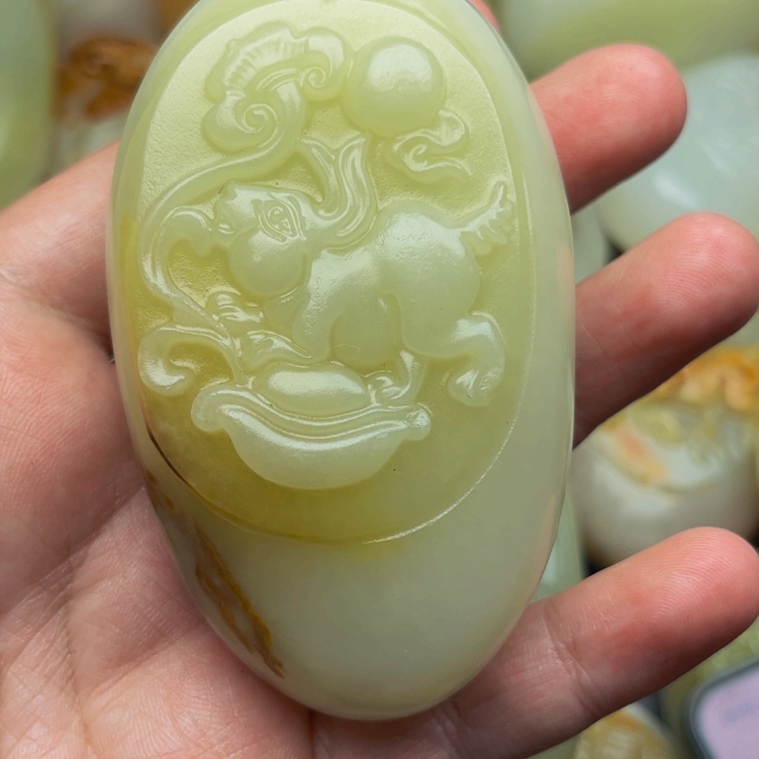 石材方解石手把件兔