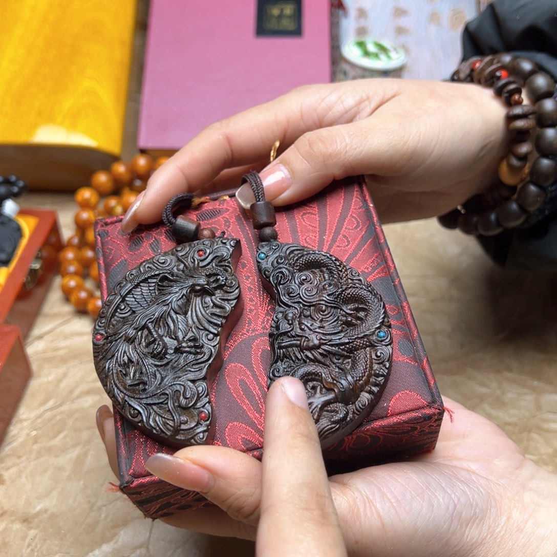 大叶紫檀（黑酸枝木类）