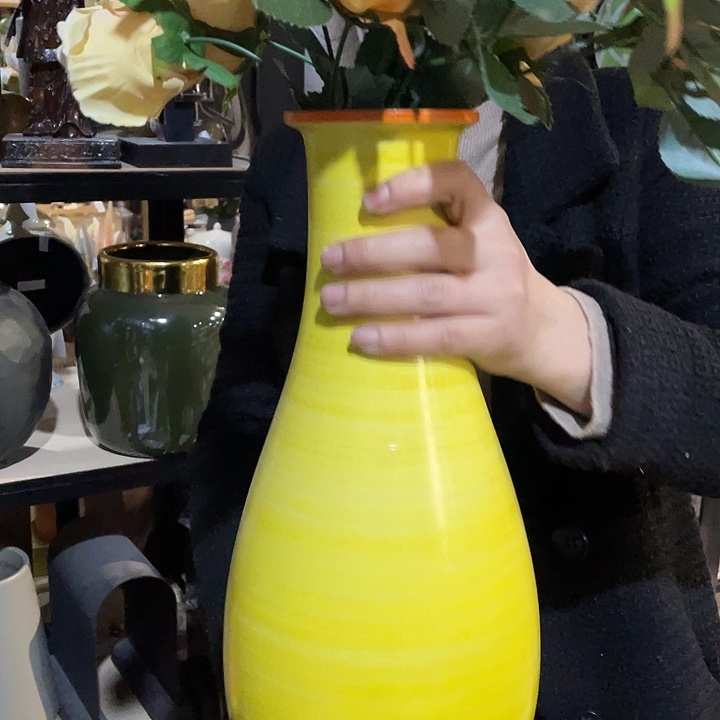 陶瓷花瓶，茶杯茶具。