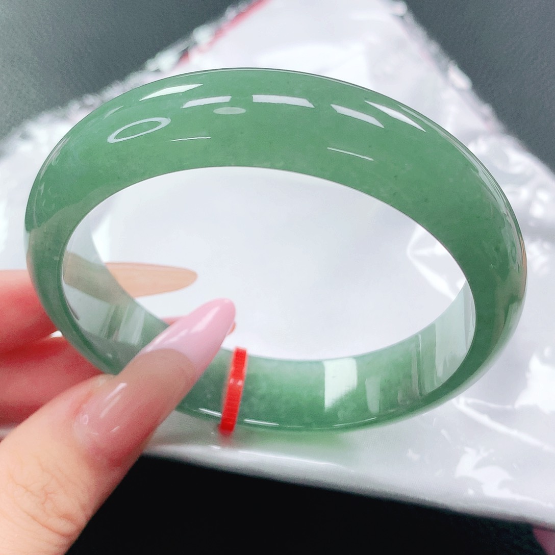 翡翠手镯未镶嵌59圈