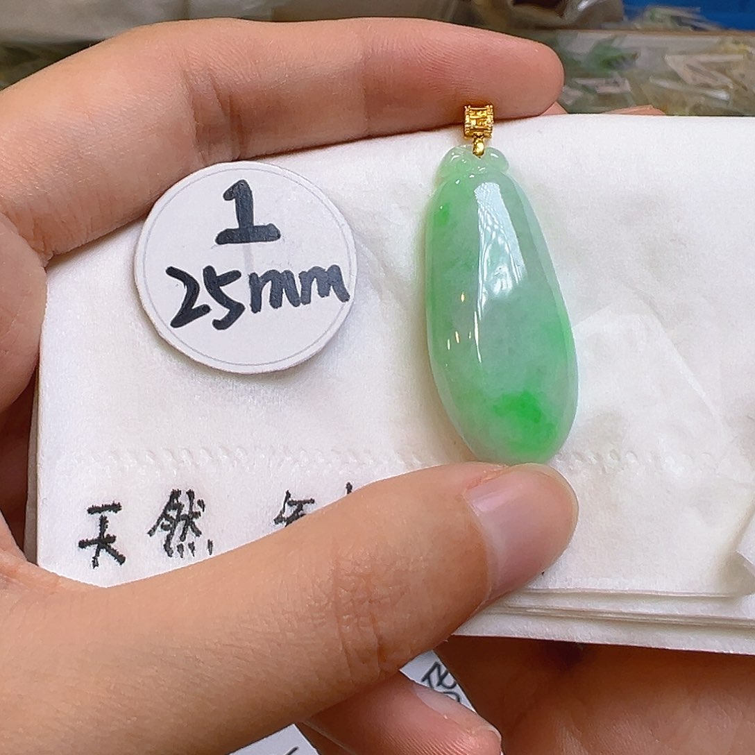 翡翠颈饰18K金镶嵌翡翠