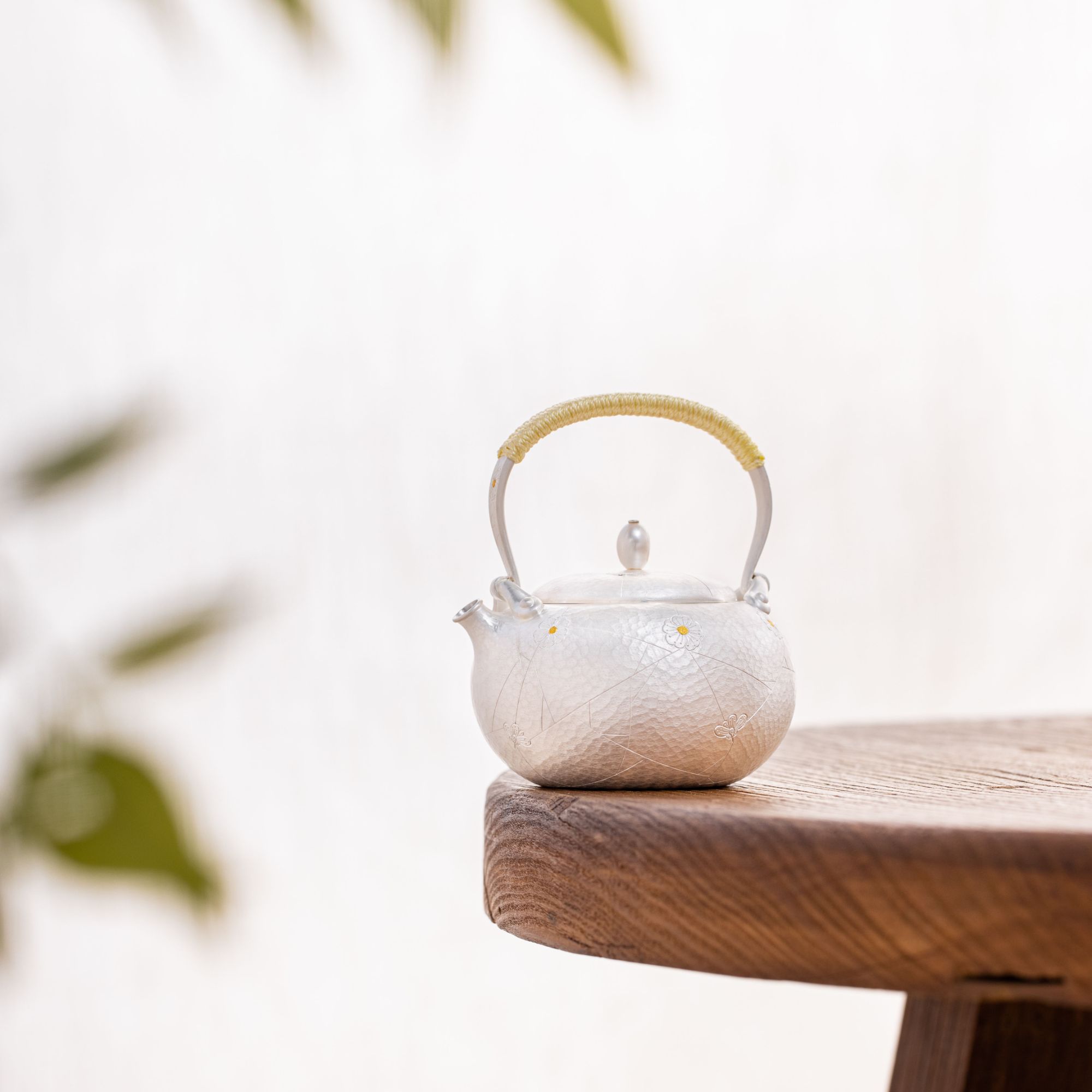 蜂鸟工坊 素小姐 錾刻花纹贴金提梁小壶 SXJA1037