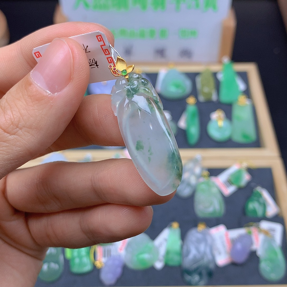 翡翠颈饰18K金镶嵌翡翠