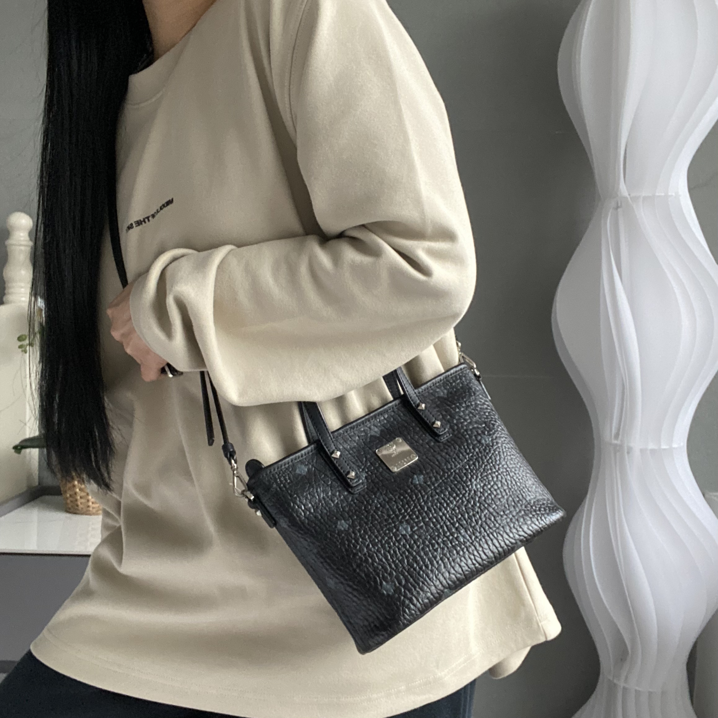 95新 MCM 【可】黑色老花菜篮子手提包06 1224