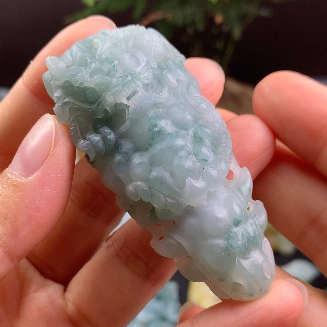 定制翡翠未镶嵌龙骨