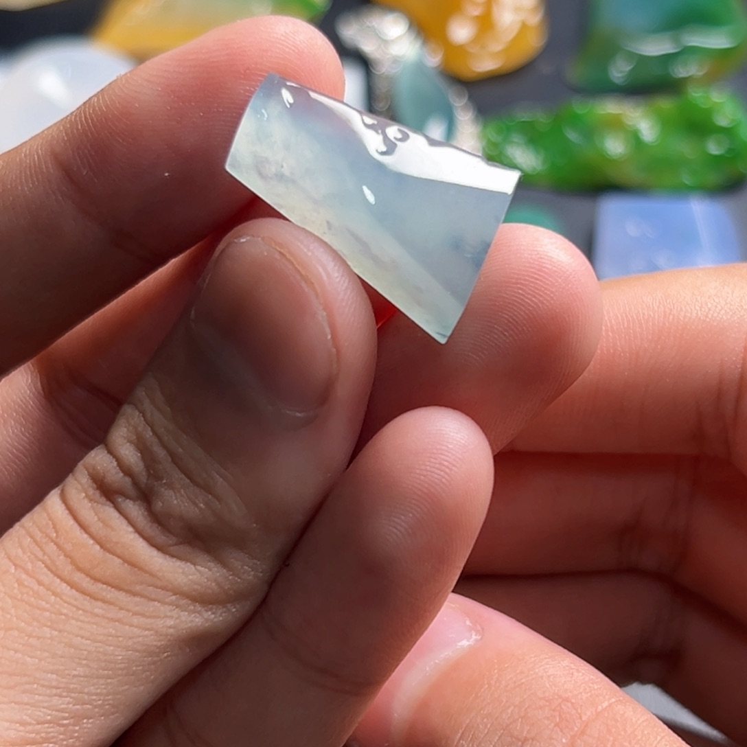 定制翡翠未镶嵌冰种冰蓝底吊坠料