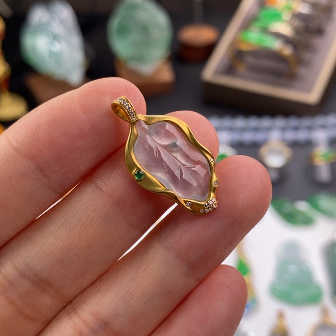 翡翠颈饰18K金镶嵌金枝玉叶