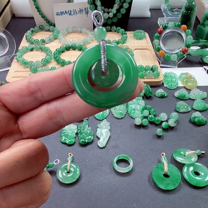 石英质玉吊坠(不含链)未镶嵌