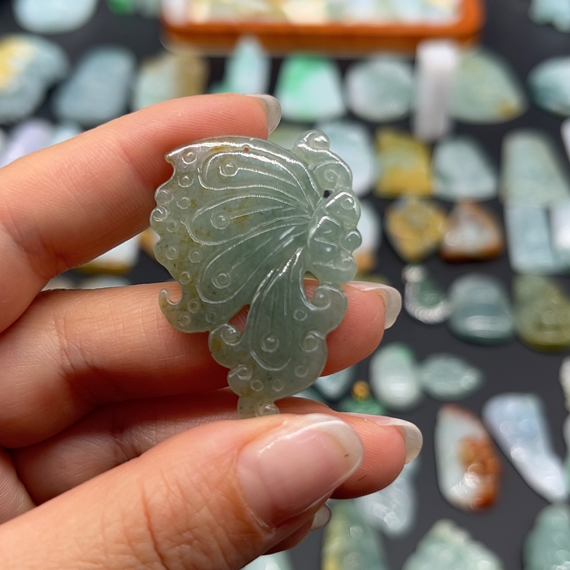 【闪购商品】翡翠颈饰未镶嵌蝴蝶