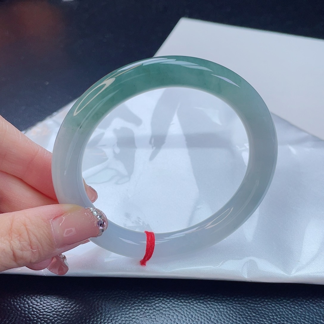 翡翠手镯未镶嵌翡翠