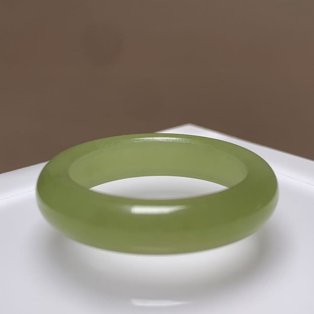 D654海川拍卖和田玉戒圈