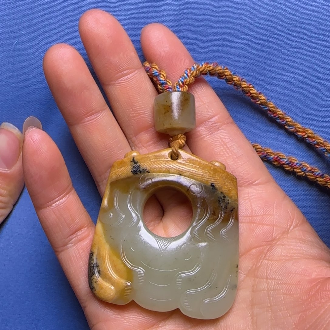 天***息和田玉未镶嵌颈饰